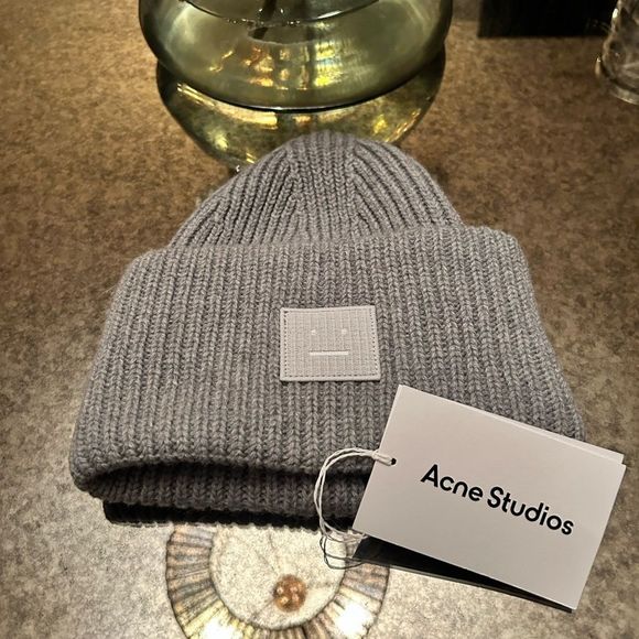 Acne Studios Face Patch Knit Pansy Beanie NWT - Picture 1 of 6